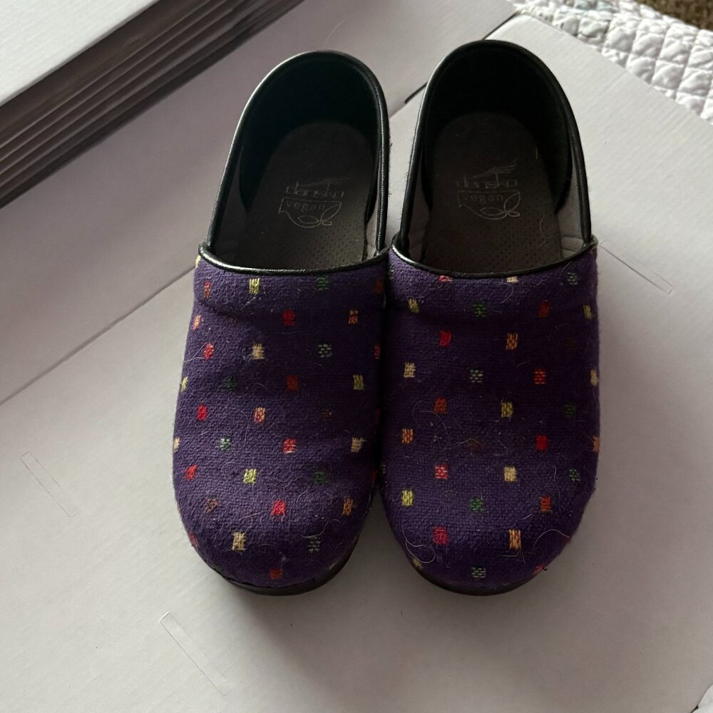 Dansko Vegan Fabric Clogs – Women’s Size 8 (EU 38) – Purple Polka Dot Comfort Sh